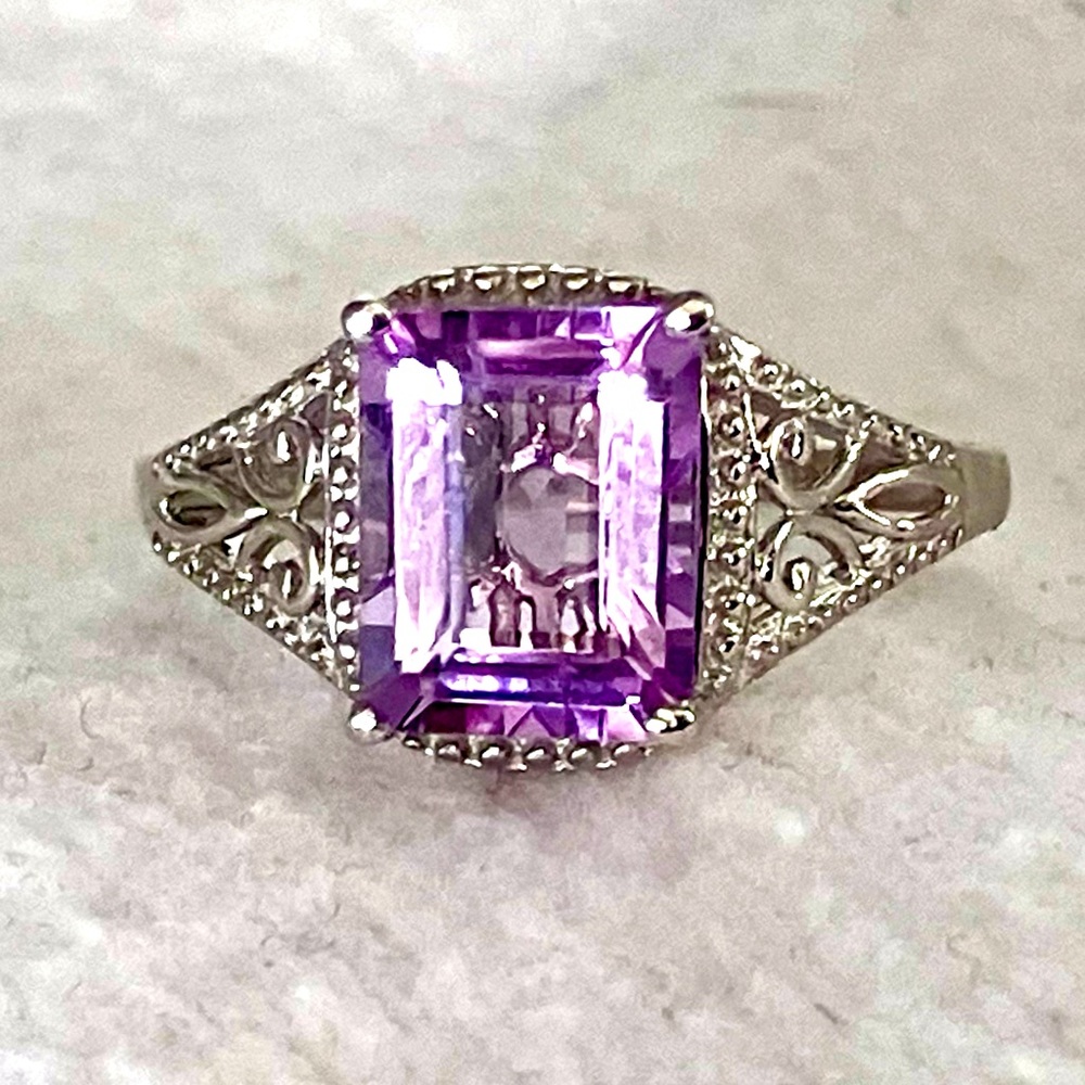 Stunning 3 Carat Emerald Cut Amethyst Ring in Platinum Over Sterling Silver - Picture 3 of 15